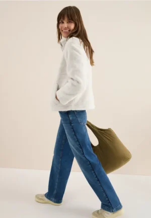 Kort jasje van imitatiebont