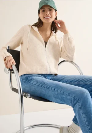 Jas met capuchon en structuur