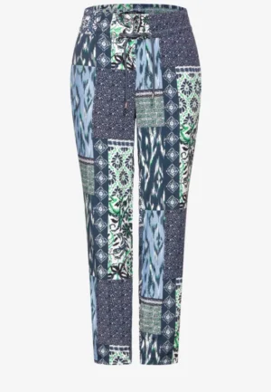 Alternative view of Broek met patchworkprint