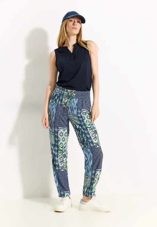 Broek met patchworkprint