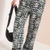 Broek met wijde pijpen in Loose Fit met print