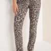 Jeans in leo look