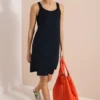 Knielange jurk met knoopdetail
