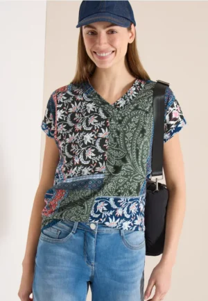 Shirt met V-hals en patchworkprint