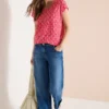 Shirt met V-hals en schelpenprint