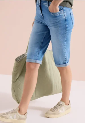 Straight Legs denim shorts in Slim Fit