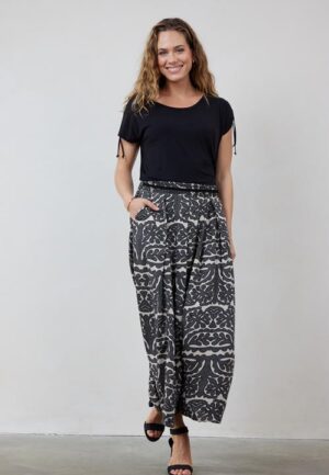 Alternative view of Skirt Gloss Embro Feather grey with Bliss print