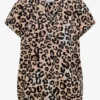 gespleten hals en leoprint