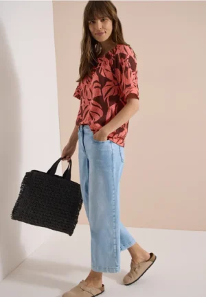 Carmen blouse met korte mouwen en bladprint