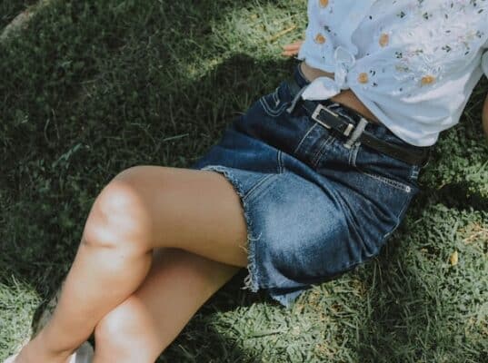 Denim skirt in verschillende lengtes: een tijdloze rok voor iedere stijl
