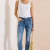 Jeans met High Waist en smalle pijpen in Slim Fit