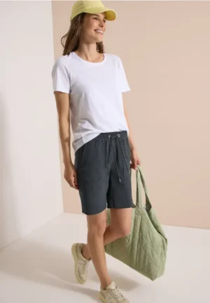 Mid Waist straight leg shorts in Loose Fit