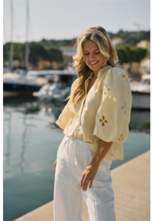 Nukus - Beige | Dames | Blouse | Beige | M | regular | Kamst mode