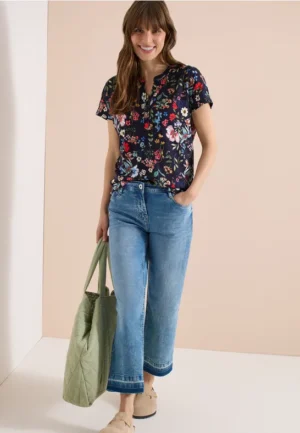 Shirt met gespleten hals en knoopdetails