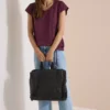 Shirt met overhangende schouders en uitgesneden details