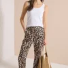 Slim Leg-broek met Loose Fit-pasvorm en luipaardprint