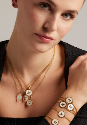 Alternative view of Luxenter oorbellen, 925 sterling zilveren otieno en 18K vergulde onyx-zirkonia afwerking