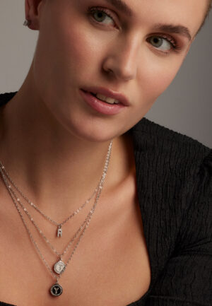 Alternative view of Luxenter oorbellen, eqoyi in 925 sterling zilver en glanzende gerhodineerde cubic zirconia